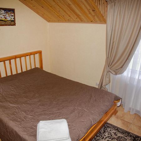 Mini-Hotel Yandrusi Kamjanets-Podilskyj Exteriör bild
