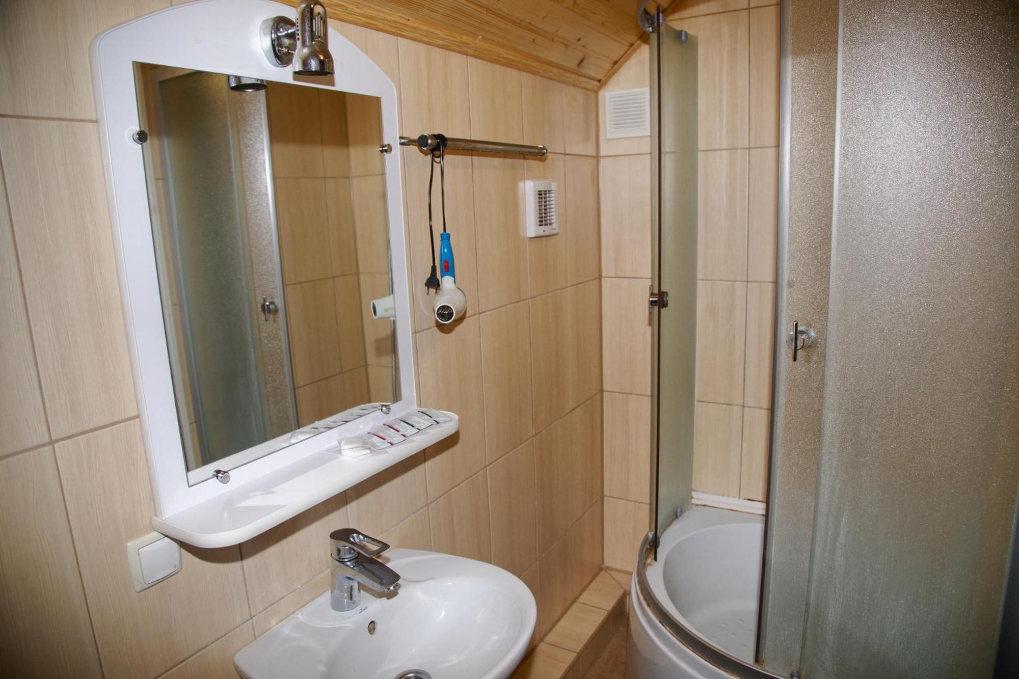 Mini-Hotel Yandrusi Kamjanets-Podilskyj Exteriör bild